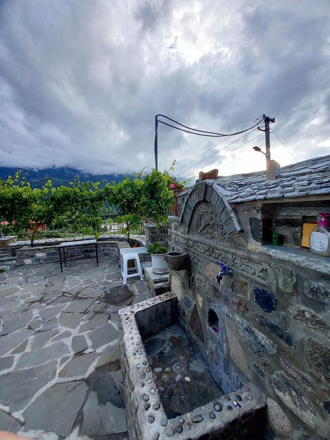 الشقق الفندقية Përmetفي  The Stone House المظهر الخارجي الصورة
