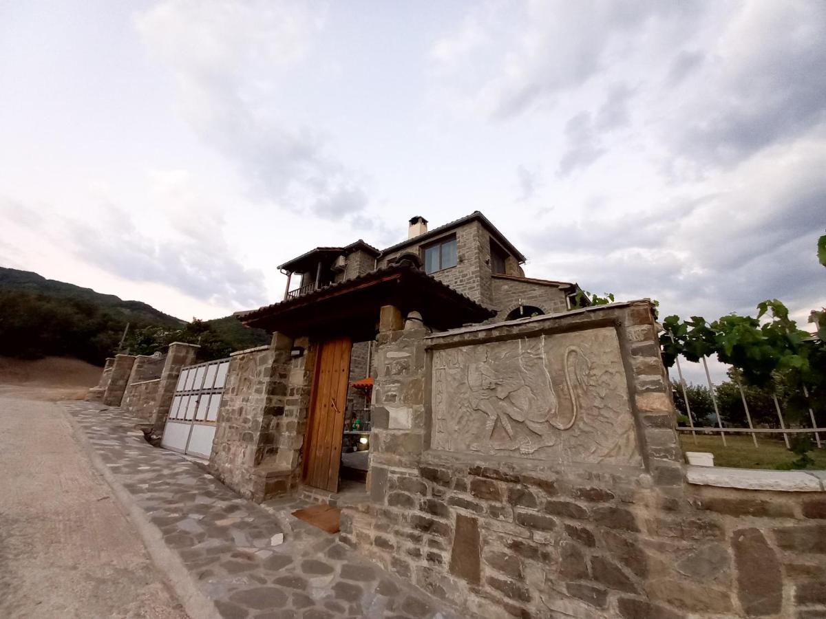 الشقق الفندقية Përmetفي  The Stone House المظهر الخارجي الصورة